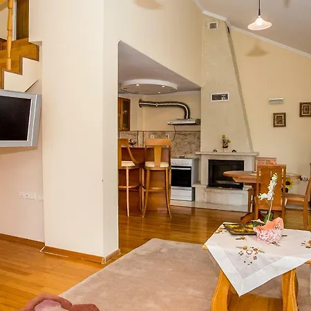 Spacious & Sunny Maisonette With Terrace Near Centre By Flаt Manаger Apartment Burgas City
