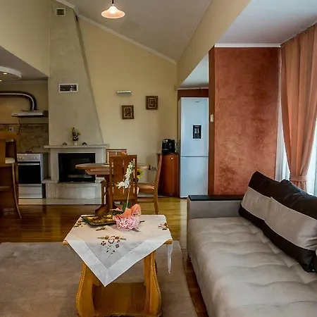 Spacious & Sunny Maisonette With Terrace Near Centre By Flаt Manаger Апартаменты