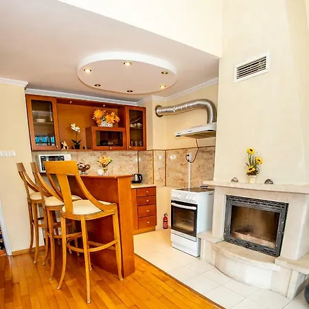 Апартаменты Spacious & Sunny Maisonette With Terrace Near Centre By Flаt Manаger