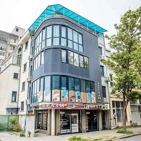 Spacious & Sunny Maisonette With Terrace Near Centre By Flаt Manаger Апартаменты Бургас
